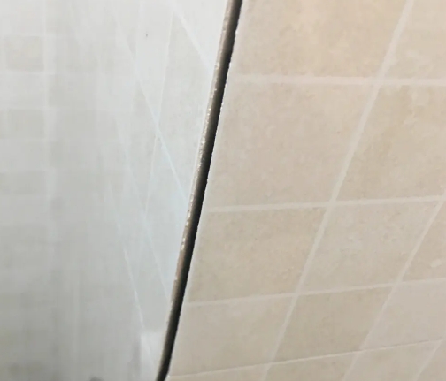 葫芦岛瓷砖空鼓维修公司分享阳台瓷砖脱落的修复过程可以分为以下几个步骤