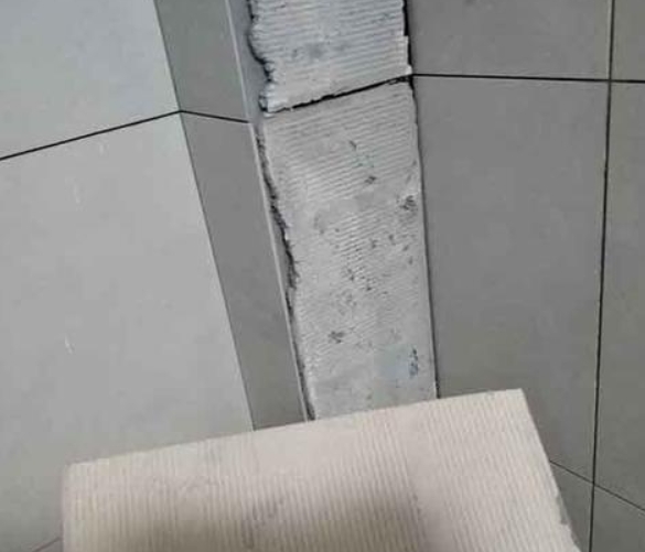 葫芦岛瓷砖空鼓维修公司分享下厨房瓷砖脱落的补救措施。